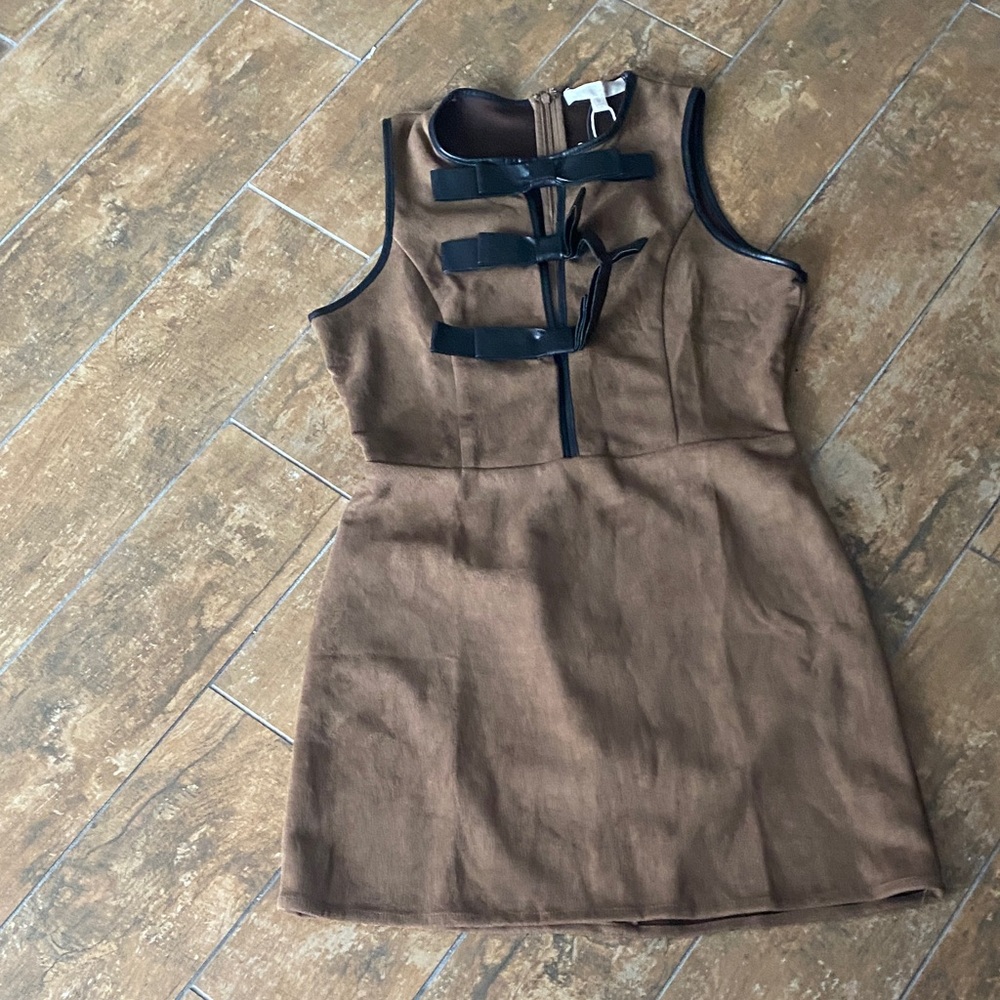 Brown Sleeveless Dress- Black Accents. Flat White brand. Size medium. NWT.